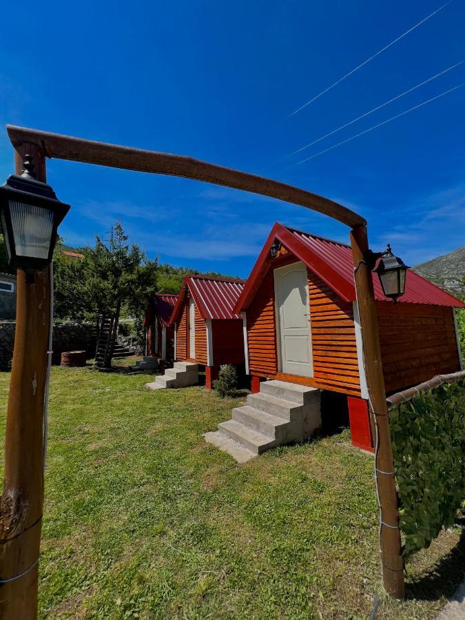 Vikendica,Bungalovi Lipska Pecina Cetinje Exterior foto