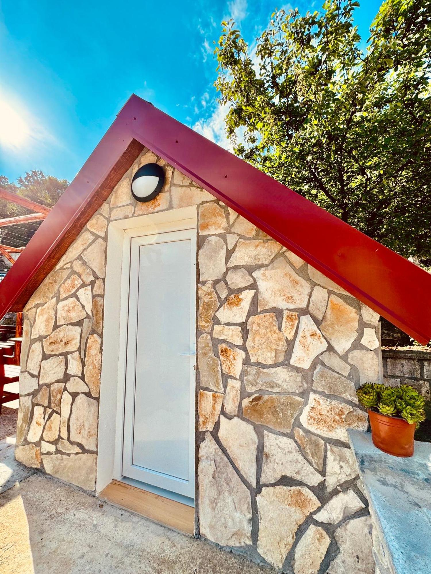 Vikendica,Bungalovi Lipska Pecina Cetinje Exterior foto